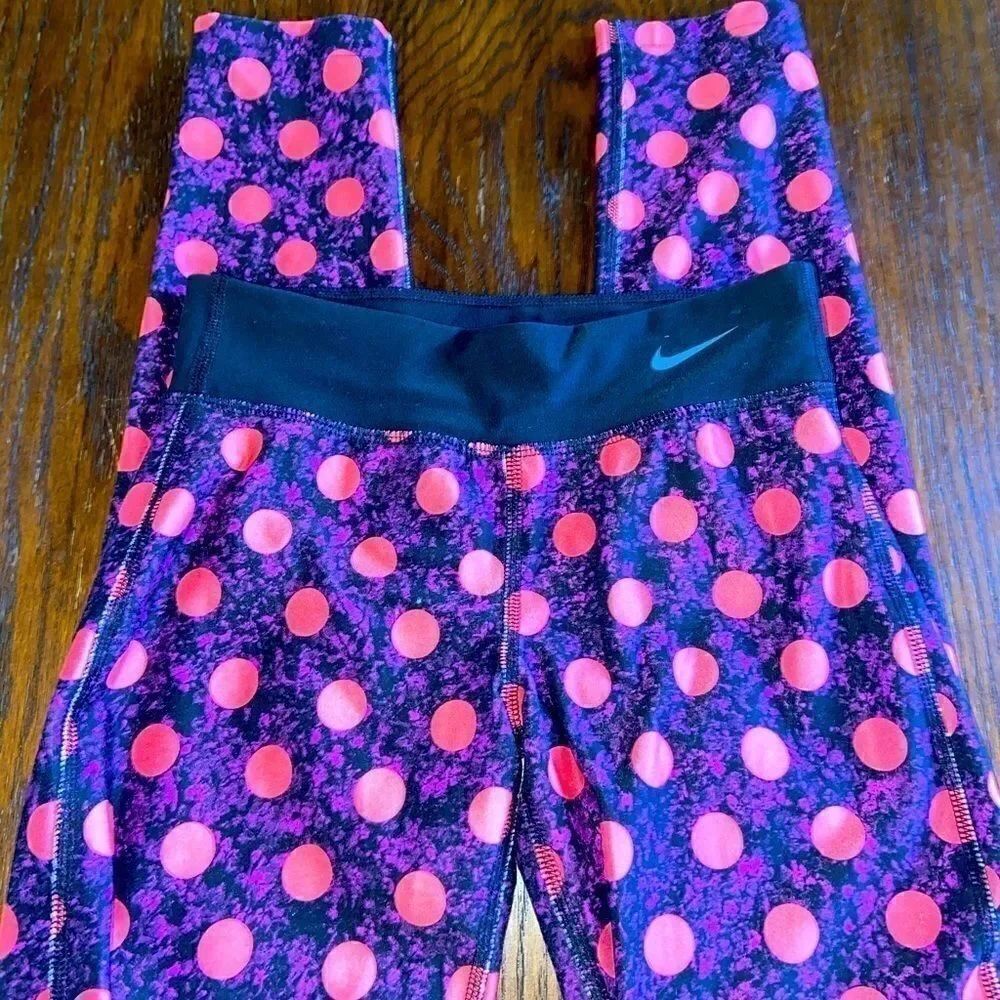 Woman’s Nike dri fit athletic leggings